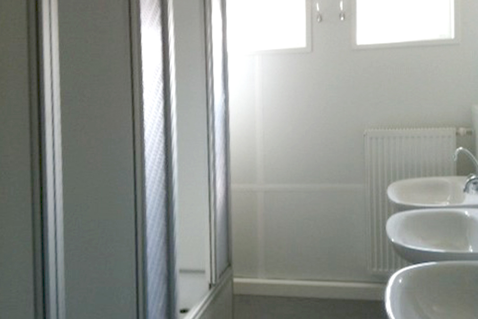Knauss Containeranlage Dusche Flüchtlingsheim bei Hannover
